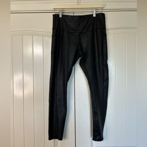 NWOT Modern Balance Black Faux Snakeskin Leggings with Pockets. Size Large.